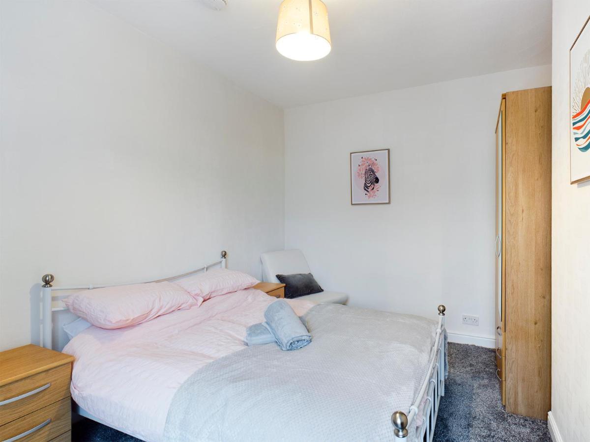 Cheerful 3 Bedroom Home With Free Parking And Wifi Честер Экстерьер фото