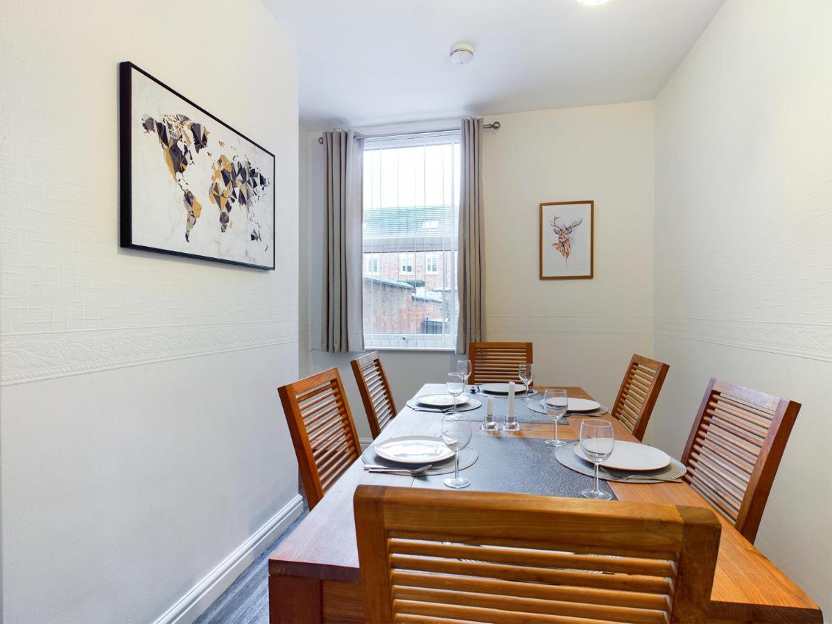 Cheerful 3 Bedroom Home With Free Parking And Wifi Честер Экстерьер фото