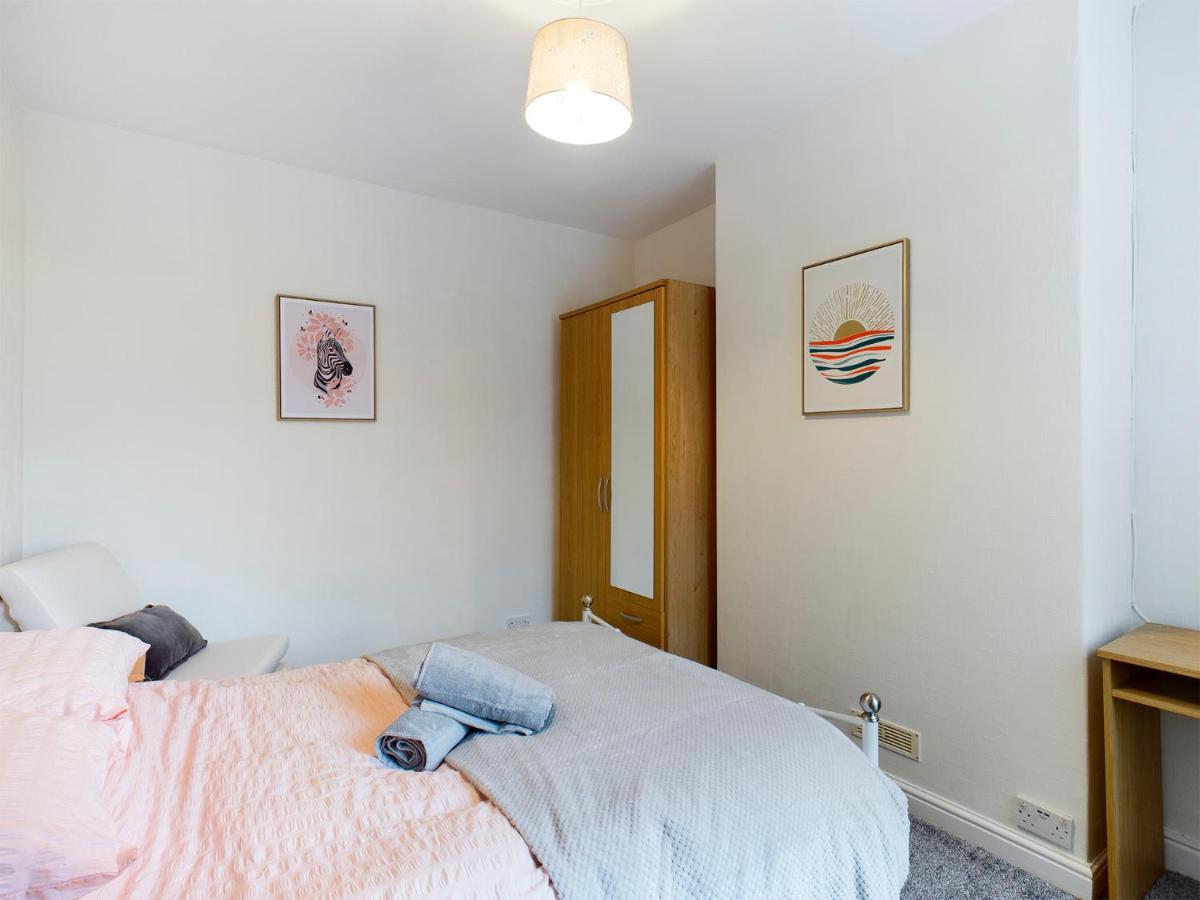 Cheerful 3 Bedroom Home With Free Parking And Wifi Честер Экстерьер фото