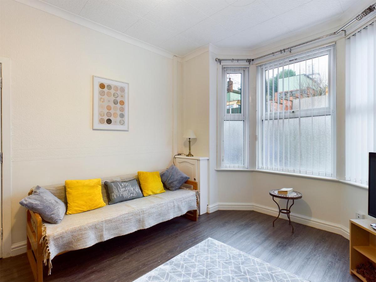 Cheerful 3 Bedroom Home With Free Parking And Wifi Честер Экстерьер фото