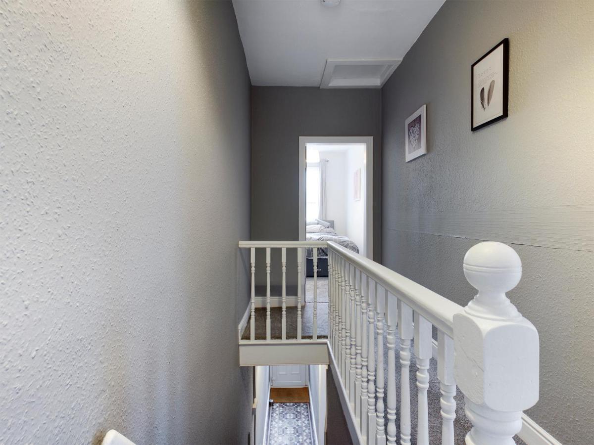 Cheerful 3 Bedroom Home With Free Parking And Wifi Честер Экстерьер фото